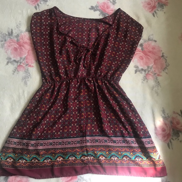 Patterned Dress with Open Back - Picture 3 of 4